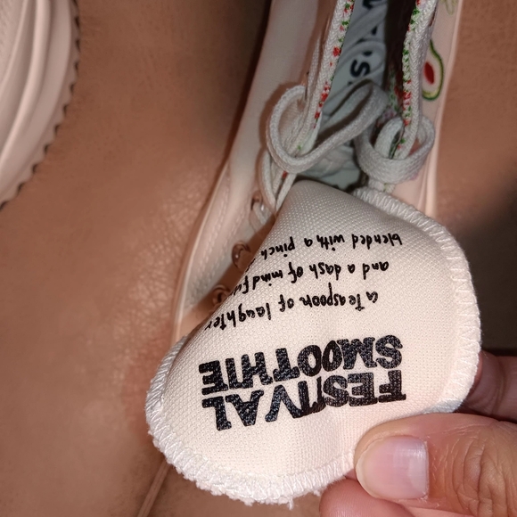 Converse White Run Star Hike Embroidered Women's Sneakers Shoes Platform A03560C - Picture 12 of 14